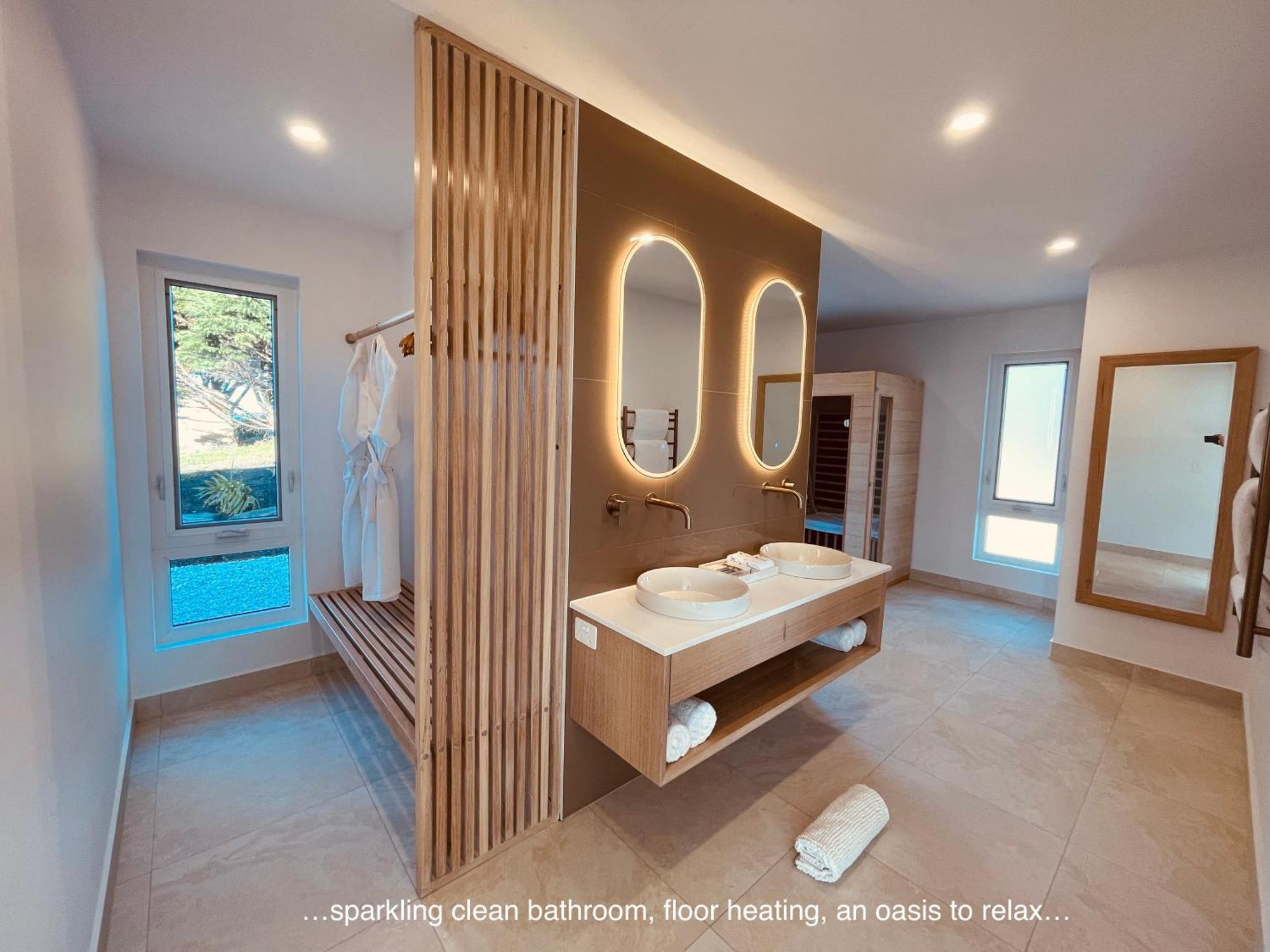 Saltwater - Absolute Oceanfront, Fire Pits, Some Villas With Hot Tubs And Sauna Falmouth Exteriör bild