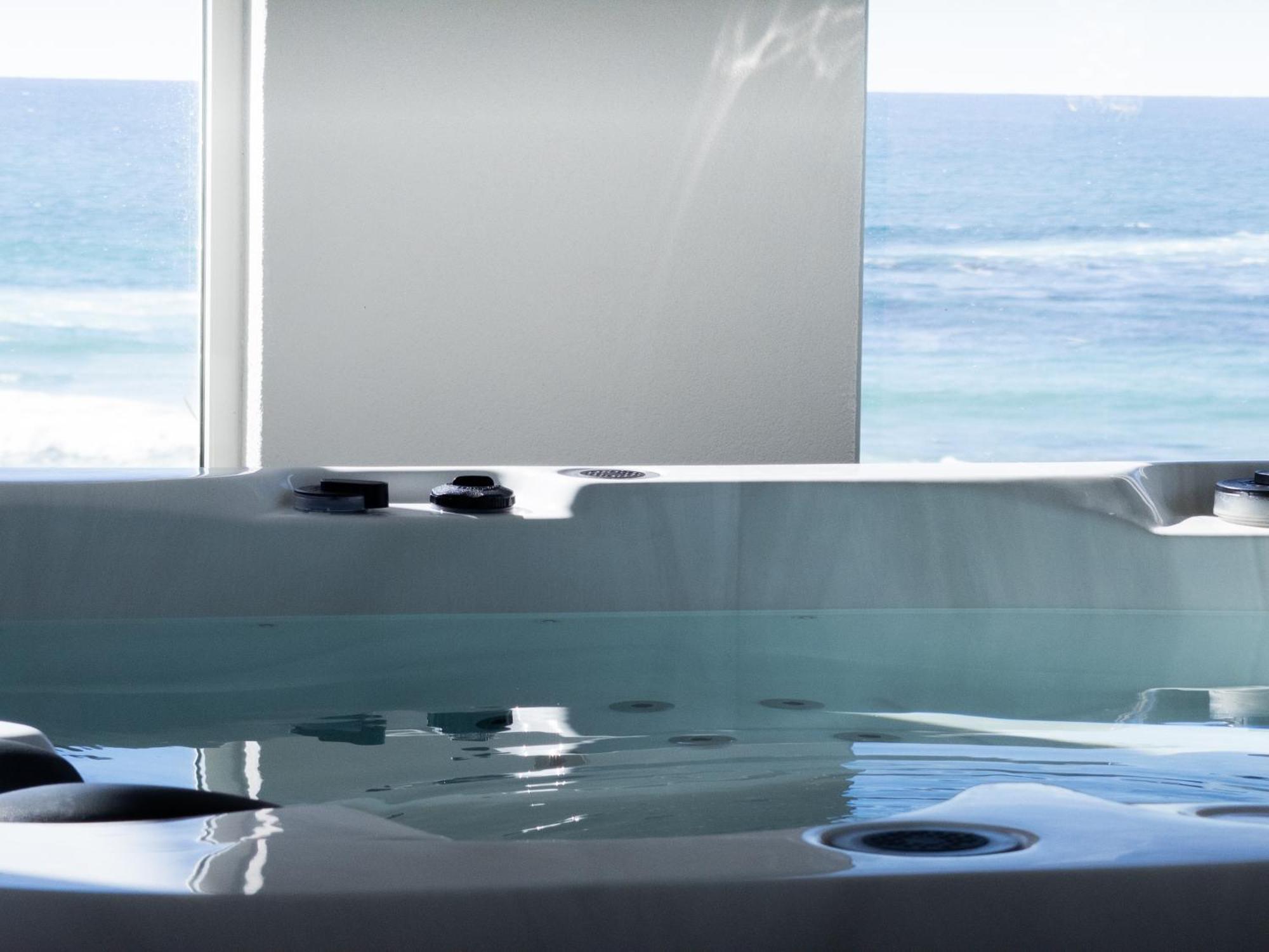 Saltwater - Absolute Oceanfront, Fire Pits, Some Villas With Hot Tubs And Sauna Falmouth Exteriör bild