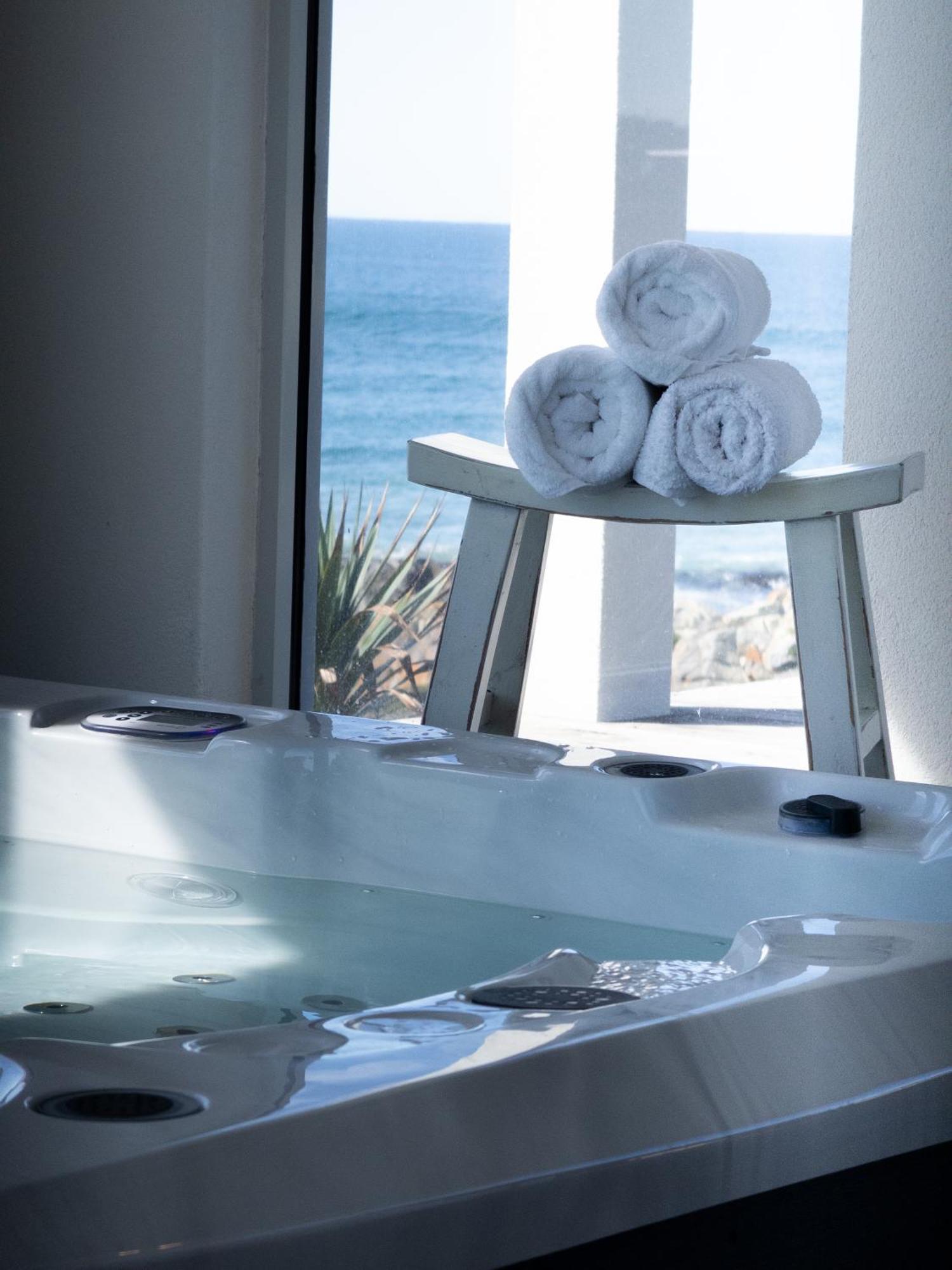 Saltwater - Absolute Oceanfront, Fire Pits, Some Villas With Hot Tubs And Sauna Falmouth Exteriör bild