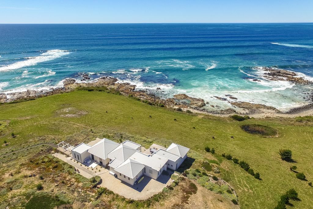 Saltwater - Absolute Oceanfront, Fire Pits, Some Villas With Hot Tubs And Sauna Falmouth Rum bild
