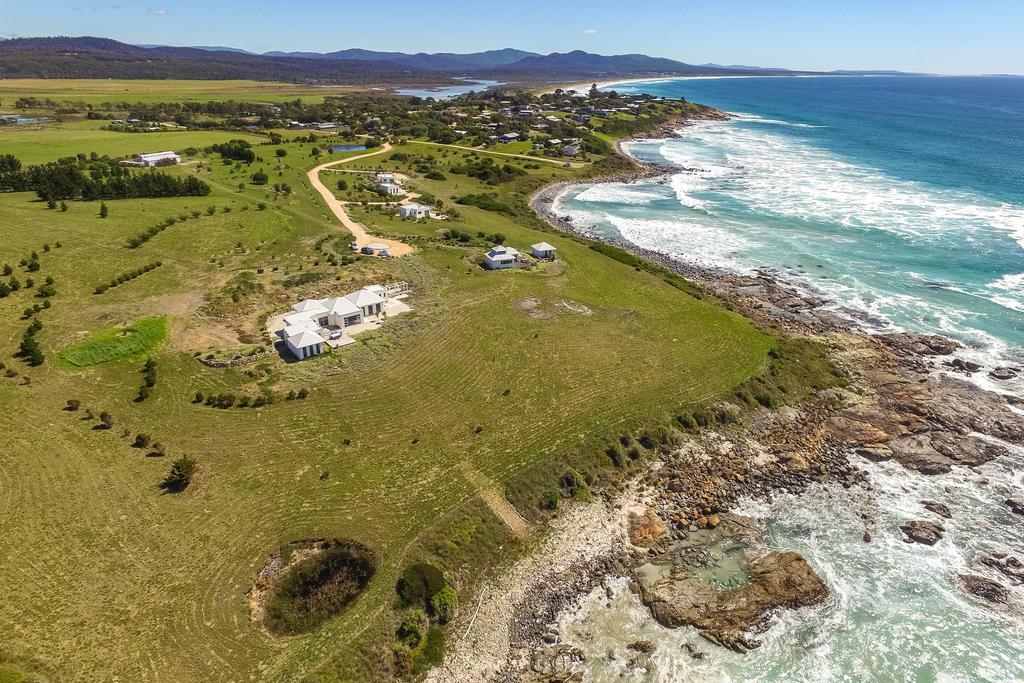 Saltwater - Absolute Oceanfront, Fire Pits, Some Villas With Hot Tubs And Sauna Falmouth Rum bild
